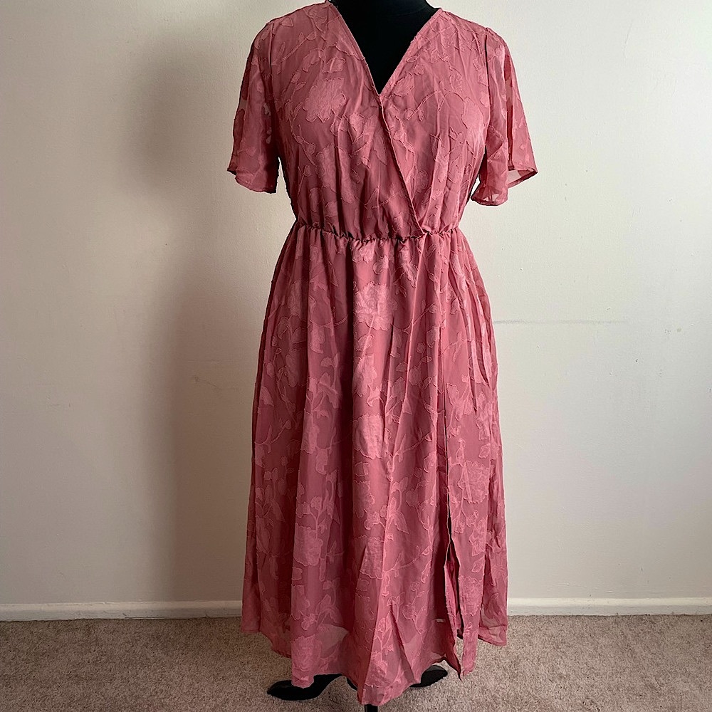 FINAL PRICE 🛍️ Bloomchic Mauve Split Floral Dress